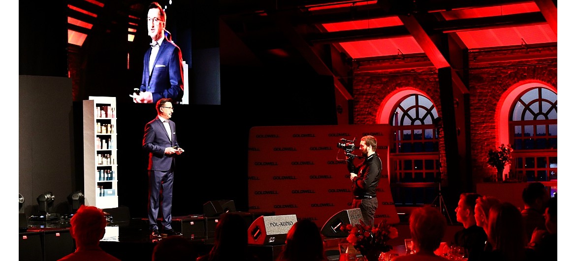 konferencja - transmisja na żywo